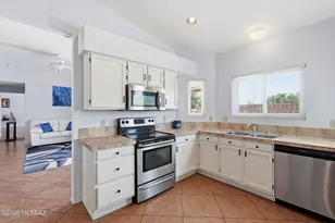 1750 W CÃ­rculo De La Pinata, Green Valley, AZ 85622 - Photo 15