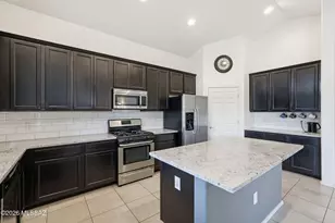 6129 S Eagles Roost Dr, Tucson, AZ 85757 - Photo 13