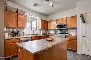 6386 S Cowpoke Dr, Tucson, AZ 85757 - Photo 11