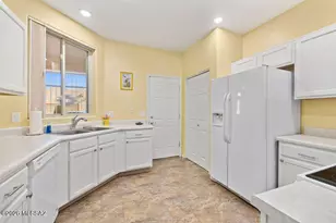453 W Windham Blvd, Green Valley, AZ 85614 - Photo 9