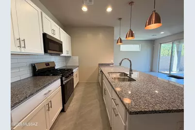 8829 N Sherry Cervi Way, Tucson, AZ 85743 - Photo 7