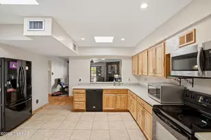 1193 N Corinthian Pl, Tucson, AZ 85715 - Photo 7