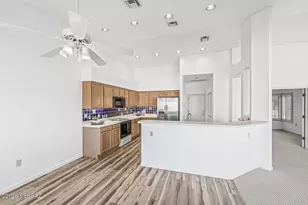 4901 S Meadow Ridge Dr, Green Valley, AZ 85622 - Photo 17