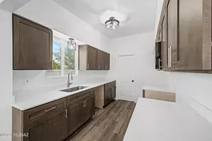 2916 W Maxine Cir, Tucson, AZ 85746 - Photo 13