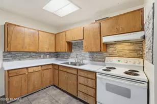 1808 W Caravelle Rd, Tucson, AZ 85713 - Photo 15