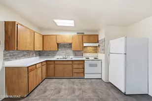 1808 W Caravelle Rd, Tucson, AZ 85713 - Photo 13