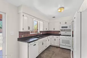 918 E Roger Rd, Tucson, AZ 85719 - Photo 3