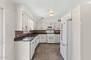 918 E Roger Rd, Tucson, AZ 85719 - Photo 15