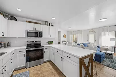 2469 N Silver Mosaic Drive, Tucson, AZ 85745 - Photo 9