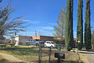 817 N Ridgeview Pl, Huachuca City, AZ 85616 - Photo 3