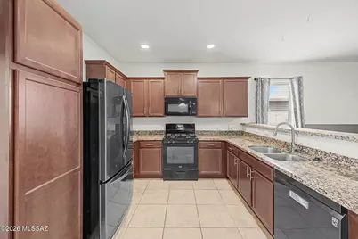 11377 W Folsom Point Drive, Marana, AZ 85658 - Photo 9