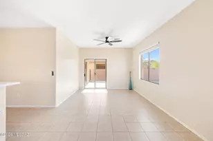 12076 W Makenna Ln, Marana, AZ 85653 - Photo 9