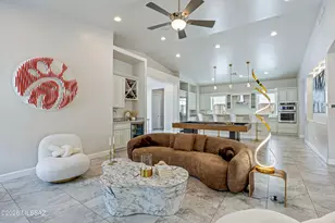 261 E Placita Haciendas del Lago, Sahuarita, AZ 85629 - Photo 9