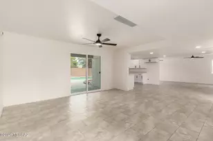 9035 E Berkshire Cir, Tucson, AZ 85710 - Photo 13