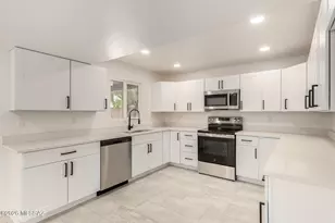 9035 E Berkshire Cir, Tucson, AZ 85710 - Photo 17