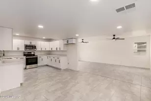 9035 E Berkshire Cir, Tucson, AZ 85710 - Photo 19
