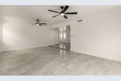 9035 E Berkshire Circle, Tucson, AZ 85710 - Photo 11