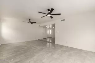 9035 E Berkshire Cir, Tucson, AZ 85710 - Photo 11