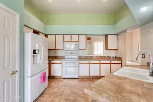 651 W Camino del Bondadoso, Green Valley, AZ 85614 - Photo 13