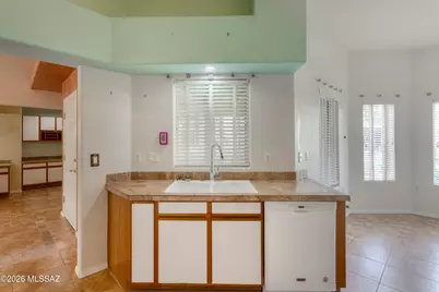 651 W Camino Del Bondadoso, Green Valley, AZ 85614 - Photo 11