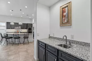 2324 E Dream Catcher Dr, Green Valley, AZ 85614 - Photo 17