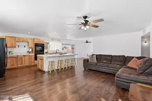 3749 W Horizon Hills Dr, Tucson, AZ 85741 - Photo 9