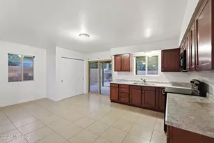 1983 W La Osa Dr, Tucson, AZ 85705 - Photo 9