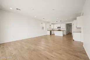 10847 W Sarabella Dr, Marana, AZ 85653 - Photo 9