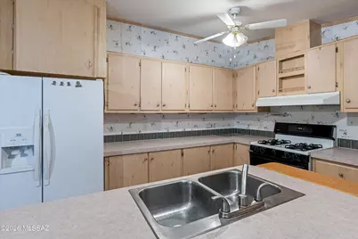 1624 W Coralbrooke Drive, Tucson, AZ 85705 - Photo 13