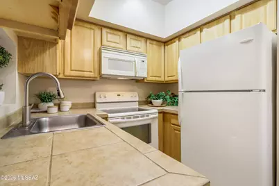 1810 E Blacklidge Drive #319, Tucson, AZ 85719 - Photo 9