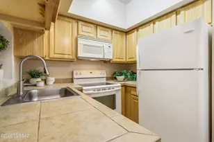 1810 E Blacklidge Dr, Tucson, AZ 85719 - Photo 9
