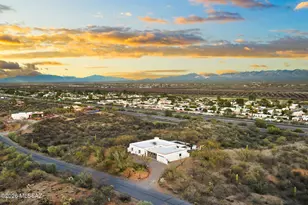 1931 S Calle Montanosa, Green Valley, AZ 85622 - Photo 5