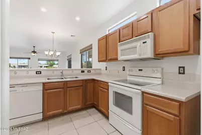 860 W Calle De La Pelotita, Green Valley, AZ 85614 - Photo 5