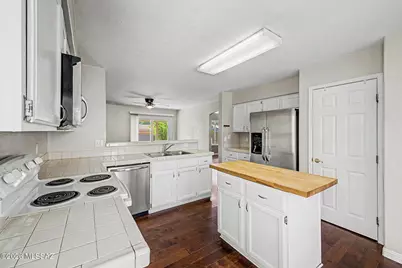 8127 N Midnight Way, Tucson, AZ 85741 - Photo 13