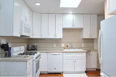 2027 E Hawthorne Street, Tucson, AZ 85719 - Photo 17