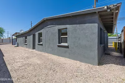 802 E Silverlake Road, Tucson, AZ 85713 - Photo 1