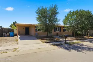 7390 N Dickinson Pl, Tucson, AZ 85741 - Photo 1