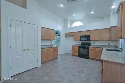 9831 N Double Diamond Place, Tucson, AZ 85742 - Photo 13