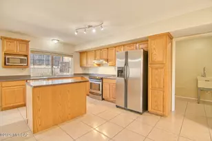 9022 E Rosewood St, Tucson, AZ 85710 - Photo 7