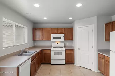 475 W Calle La Bolita, Sahuarita, AZ 85629 - Photo 3