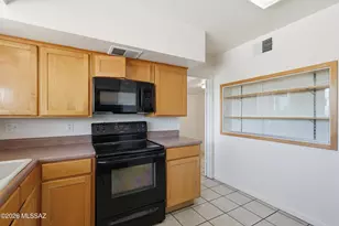 2235 E Camino el Ganado, Tucson, AZ 85718 - Photo 9