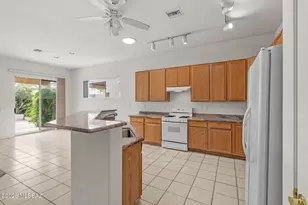 84 N Desert Stream Dr, Tucson, AZ 85745 - Photo 7