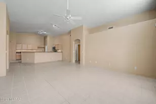 10164 E Falcon Point Dr, Tucson, AZ 85730 - Photo 11