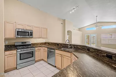 10164 E Falcon Point Drive, Tucson, AZ 85730 - Photo 13