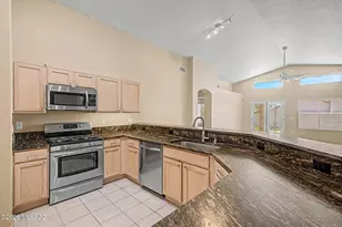 10164 E Falcon Point Dr, Tucson, AZ 85730 - Photo 13