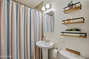 806 E Joan Pl, Tucson, AZ 85719 - Photo 17