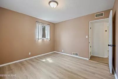 806 E Joan Place, Tucson, AZ 85719 - Photo 13
