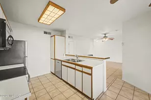 1689 W Wood Bridge Ct, Tucson, AZ 85746 - Photo 7