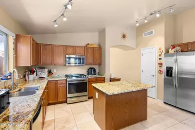 2504 W Southern Star Drive, Tucson, AZ 85713 - Photo 7