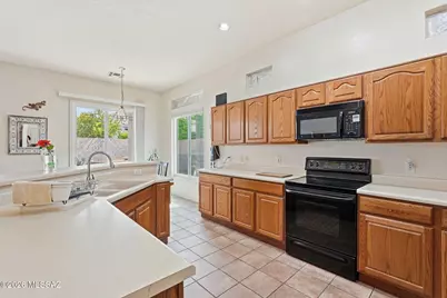 333 W Continental Vista Place, Green Valley, AZ 85614 - Photo 11